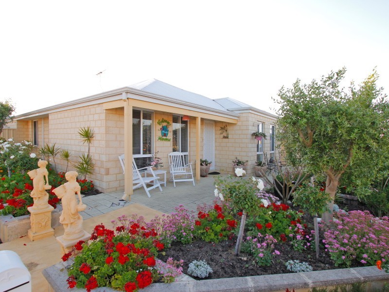 24 Bordeaux Parade, Piara Waters WA 6112