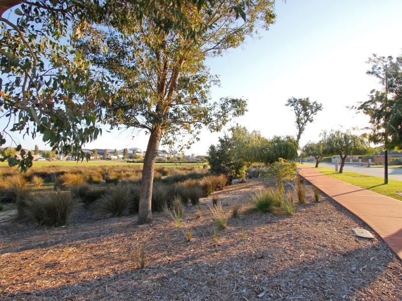 24 Bordeaux Parade, Piara Waters WA 6112