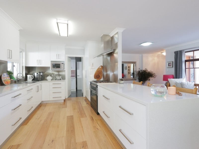 61 Parkside Drive, Thornlie WA 6108