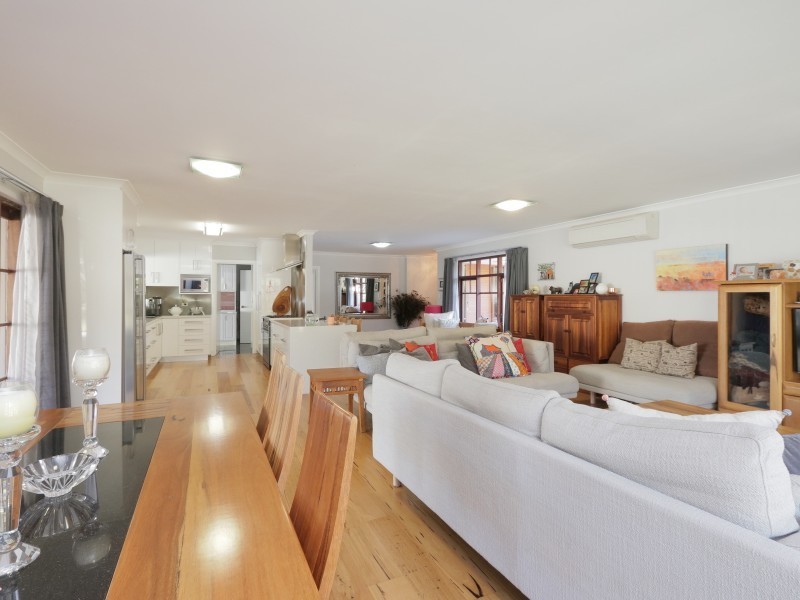 61 Parkside Drive, Thornlie WA 6108