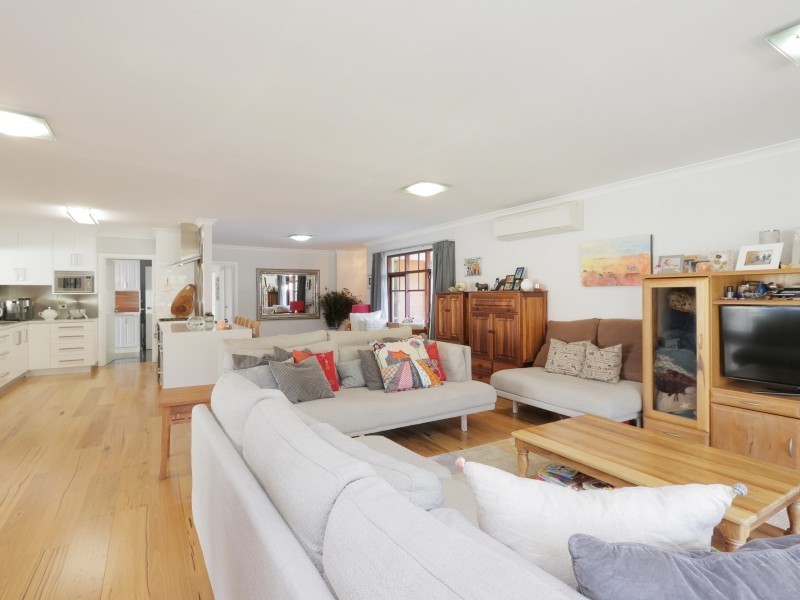 61 Parkside Drive, Thornlie WA 6108