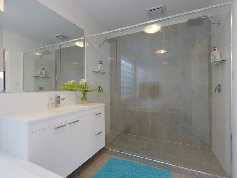 61 Parkside Drive, Thornlie WA 6108