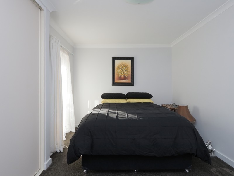 61 Parkside Drive, Thornlie WA 6108