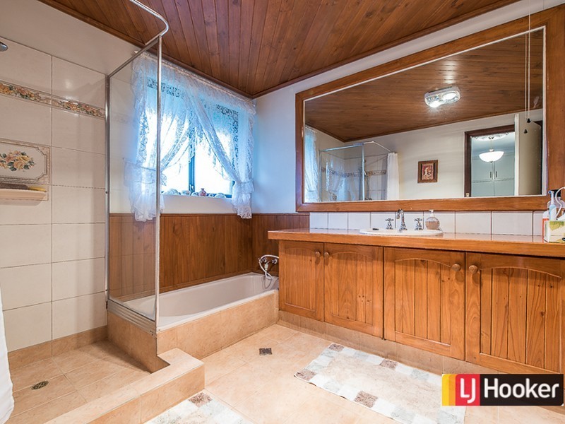 51 Parkside Drive, Thornlie WA 6108