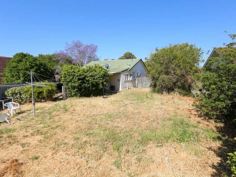 13 Melvin Avenue, Thornlie WA 6108