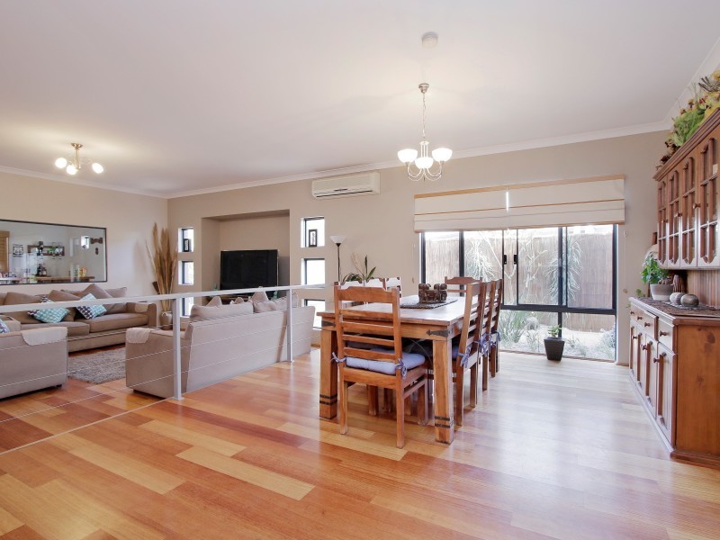 6 Deflexa Road, Canning Vale WA 6155