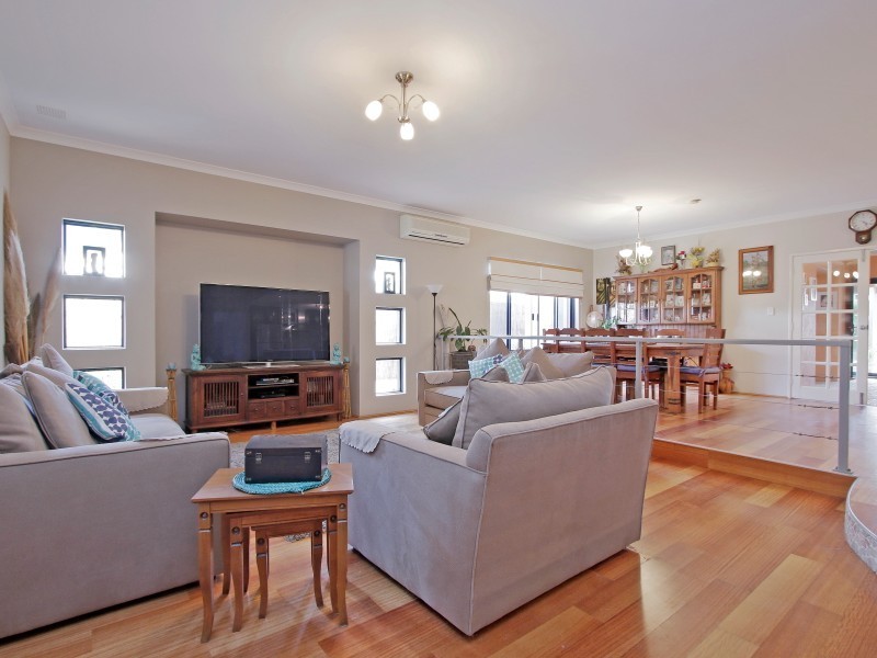 6 Deflexa Road, Canning Vale WA 6155