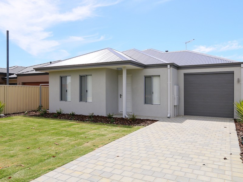 38 Prince Street (cnr Centre Street), Queens Park WA 6107