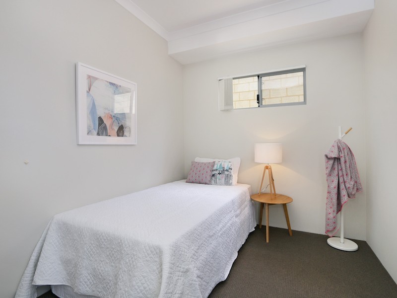 38 Prince Street (cnr Centre Street), Queens Park WA 6107