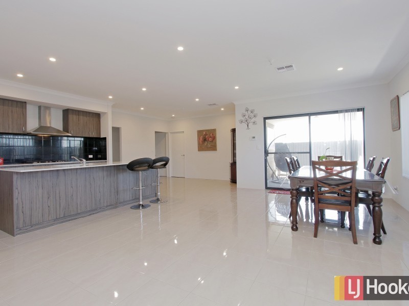 9 Freesia Street, Piara Waters WA 6112