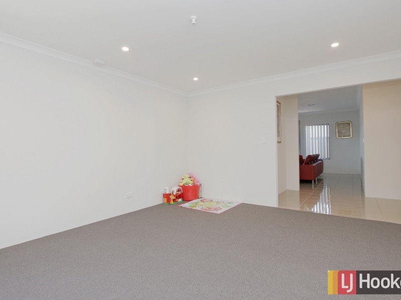 9 Freesia Street, Piara Waters WA 6112