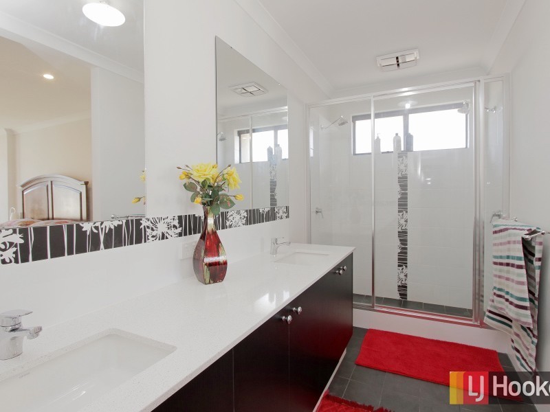 9 Freesia Street, Piara Waters WA 6112