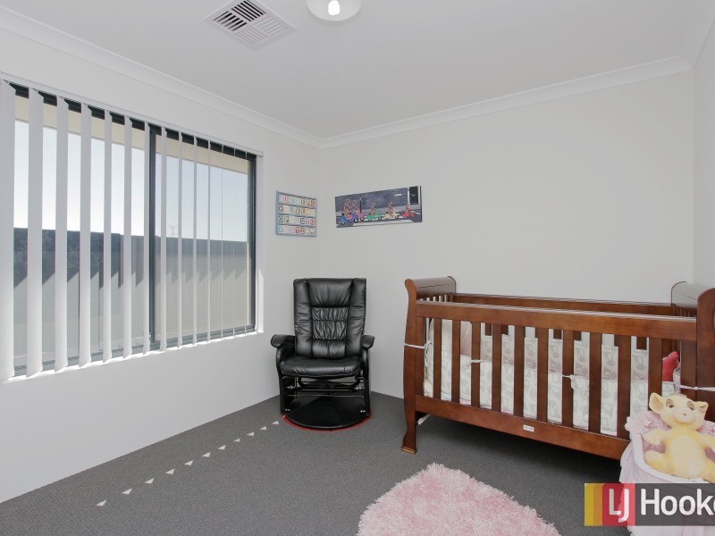 9 Freesia Street, Piara Waters WA 6112