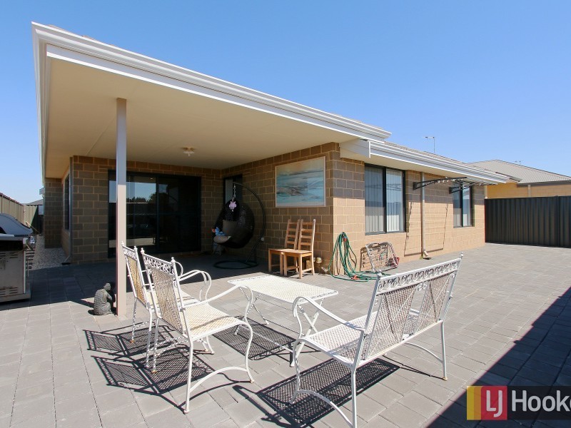 9 Freesia Street, Piara Waters WA 6112