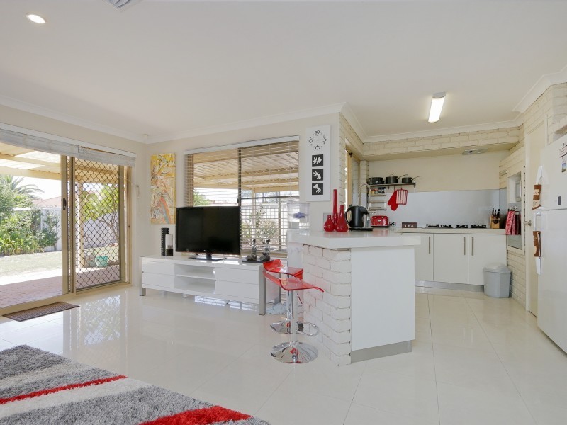 11 Challenger Drive, Thornlie WA 6108