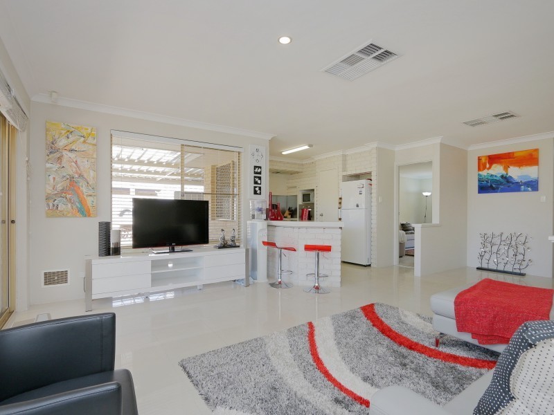 11 Challenger Drive, Thornlie WA 6108