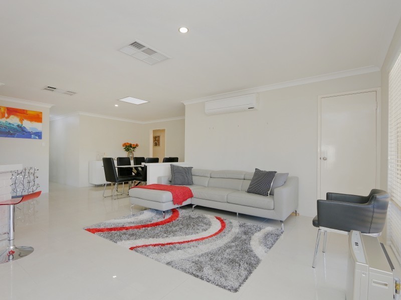 11 Challenger Drive, Thornlie WA 6108