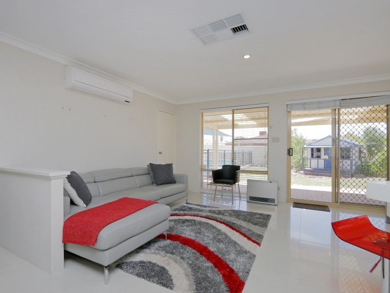 11 Challenger Drive, Thornlie WA 6108