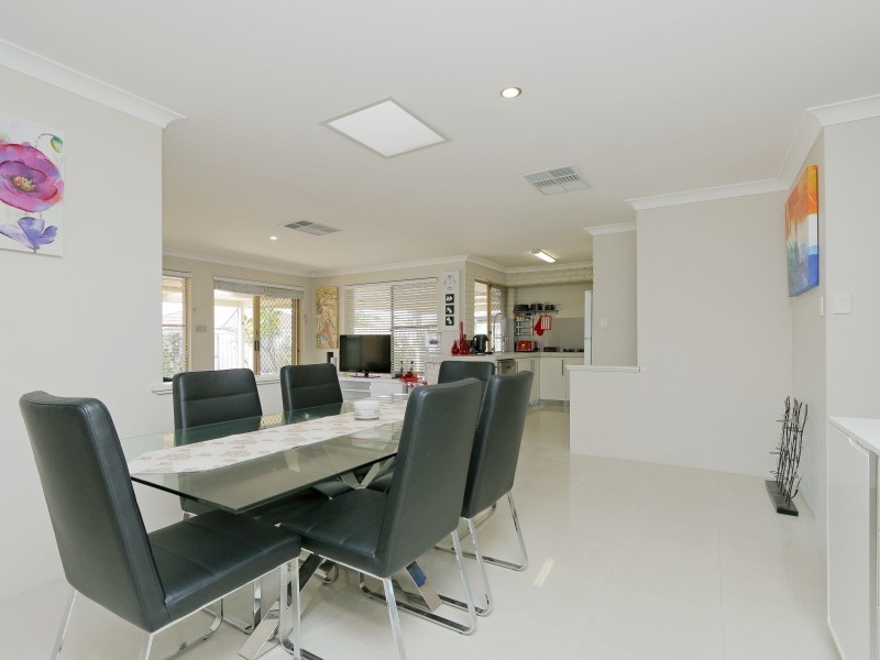 11 Challenger Drive, Thornlie WA 6108