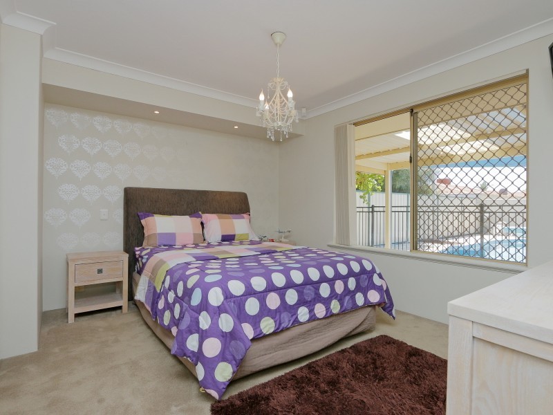 11 Challenger Drive, Thornlie WA 6108