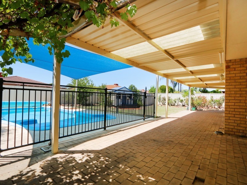 11 Challenger Drive, Thornlie WA 6108