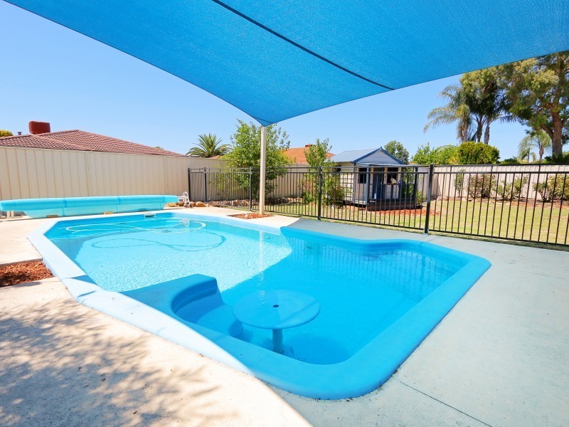 11 Challenger Drive, Thornlie WA 6108