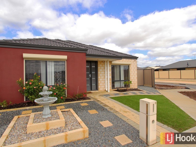 8 St Tropez Gardens, Piara Waters WA 6112