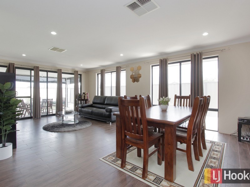 8 St Tropez Gardens, Piara Waters WA 6112