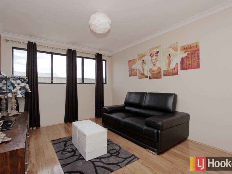 8 St Tropez Gardens, Piara Waters WA 6112