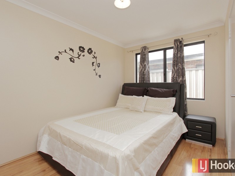 8 St Tropez Gardens, Piara Waters WA 6112