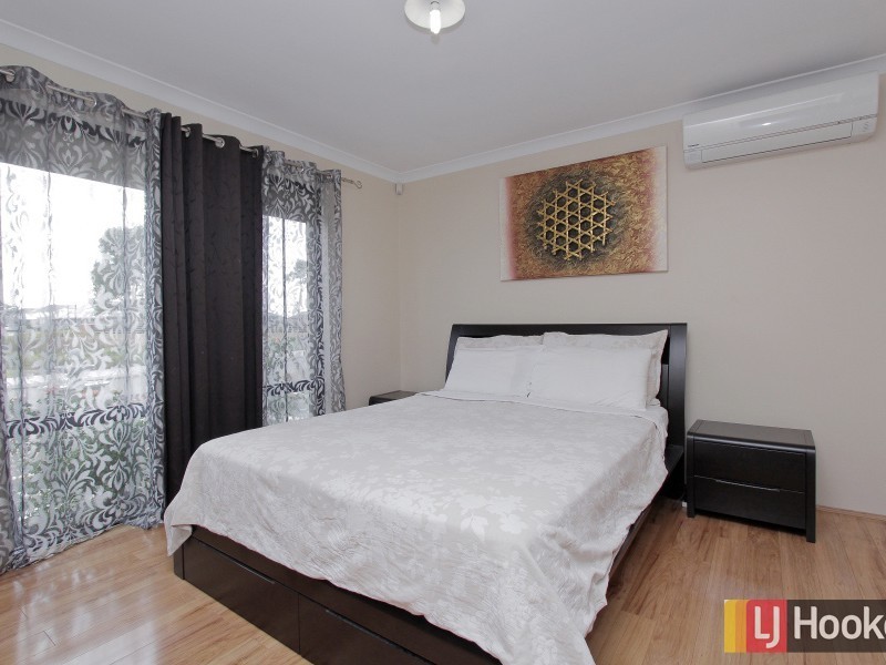 8 St Tropez Gardens, Piara Waters WA 6112