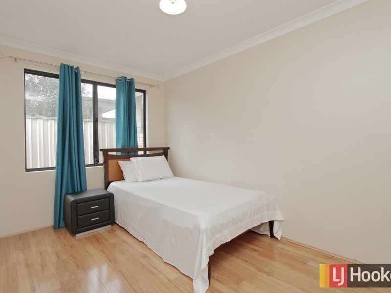 8 St Tropez Gardens, Piara Waters WA 6112