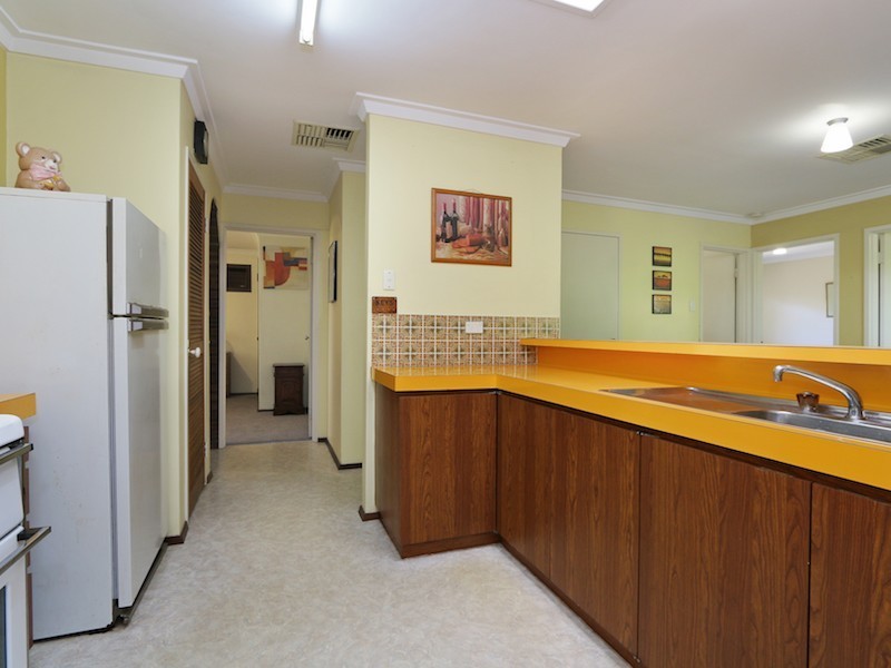 25 Rushbrook Way, Thornlie WA 6108