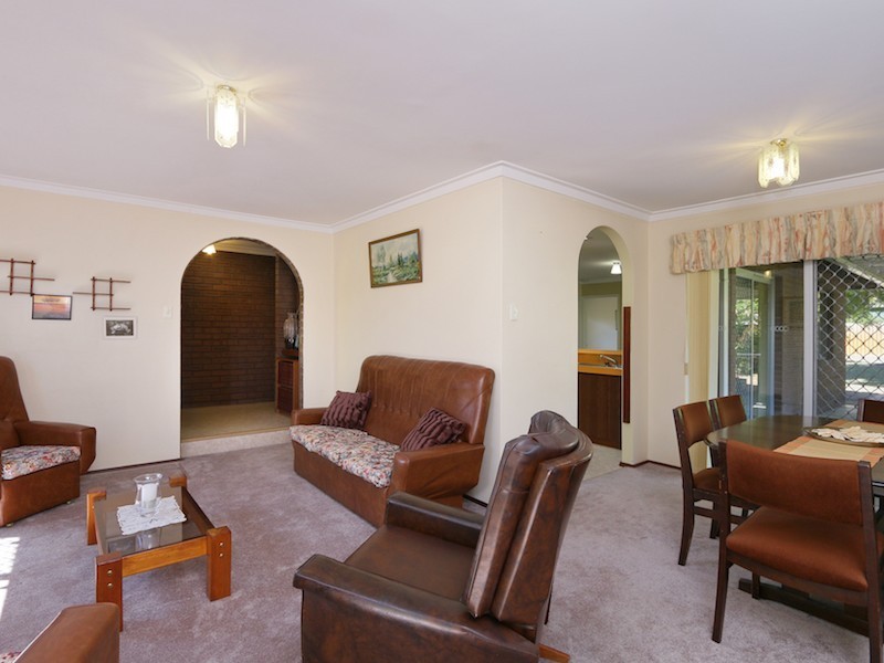 25 Rushbrook Way, Thornlie WA 6108