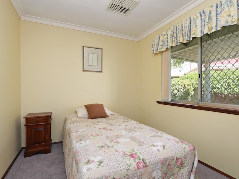 25 Rushbrook Way, Thornlie WA 6108