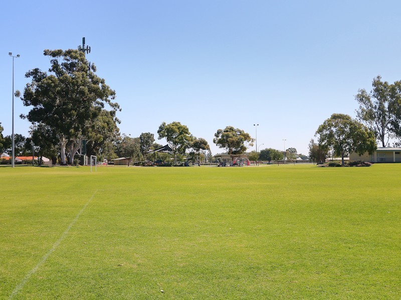 25 Rushbrook Way, Thornlie WA 6108