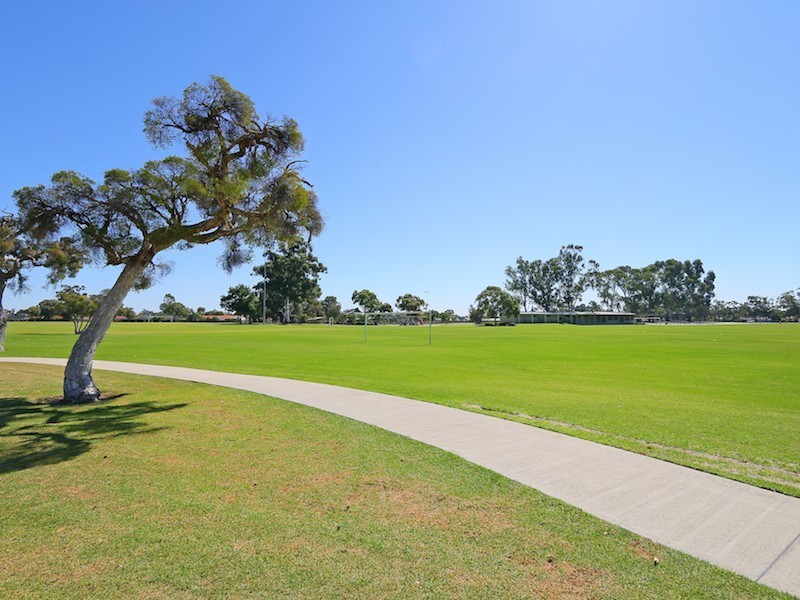 25 Rushbrook Way, Thornlie WA 6108