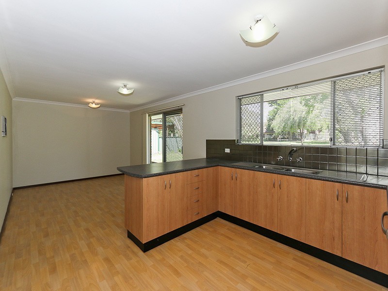 36 Regency Drive, Thornlie WA 6108