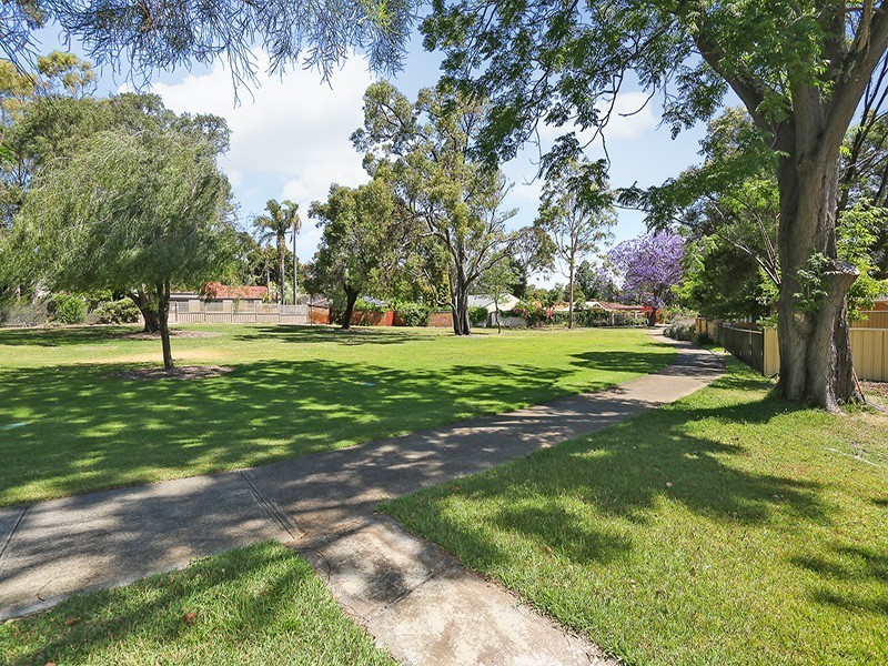 36 Regency Drive, Thornlie WA 6108