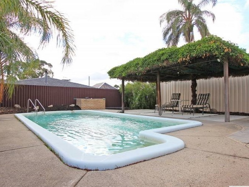 24 Stevenage Street, Huntingdale WA 6110