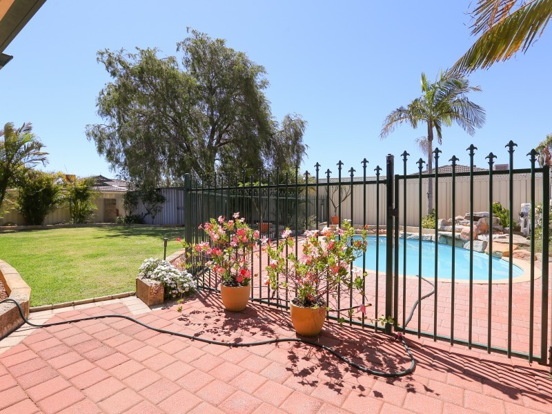 2 Hakea Court, Thornlie WA 6108