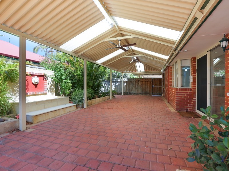 2 Hakea Court, Thornlie WA 6108