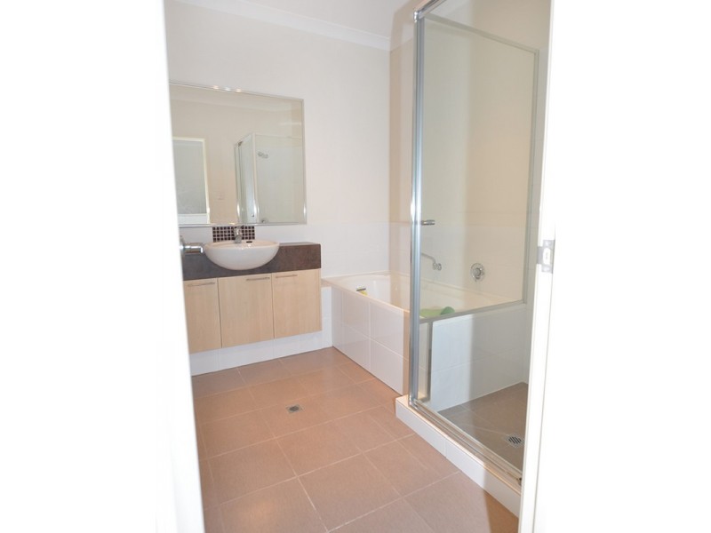 8/12 Leila Street, Cannington WA 6107