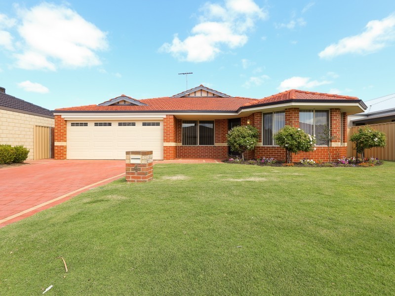 4 Janz Pass, Canning Vale WA 6155