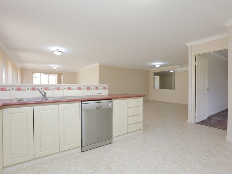 4 Janz Pass, Canning Vale WA 6155