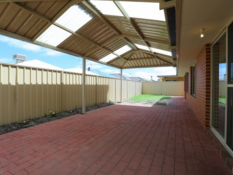 4 Janz Pass, Canning Vale WA 6155