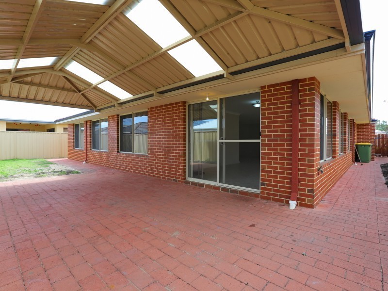 4 Janz Pass, Canning Vale WA 6155