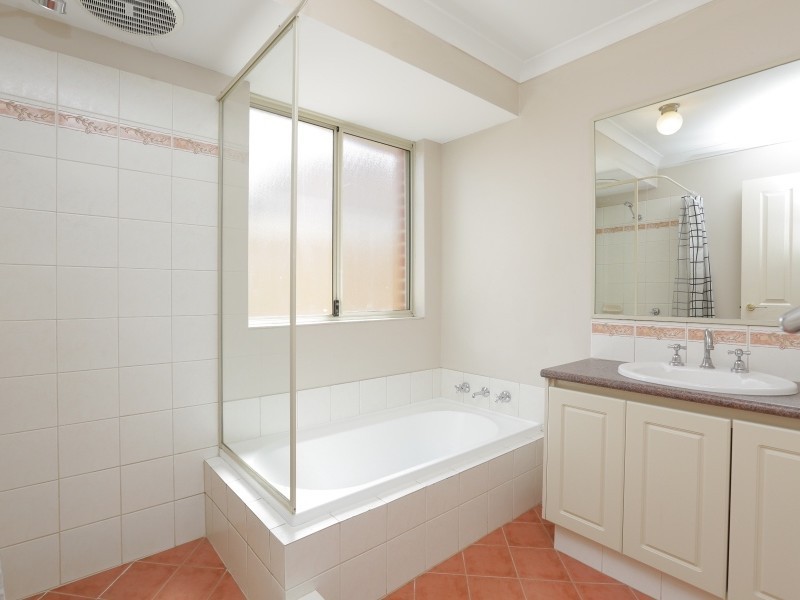 4 Janz Pass, Canning Vale WA 6155