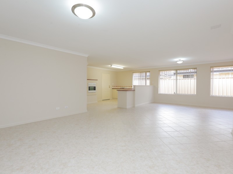 4 Janz Pass, Canning Vale WA 6155