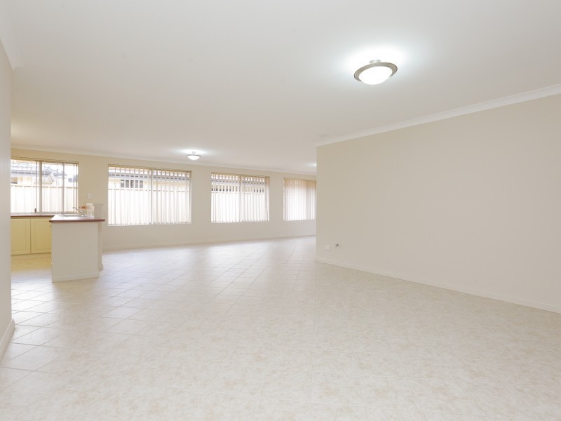 4 Janz Pass, Canning Vale WA 6155